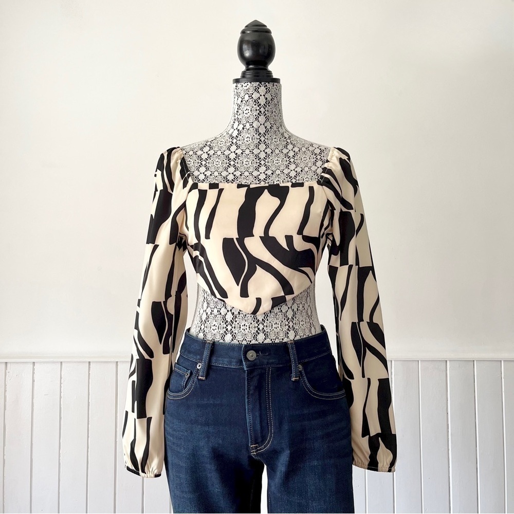 Forever 21 Abstract Print High Low Long Sleeve Crop Top Size L